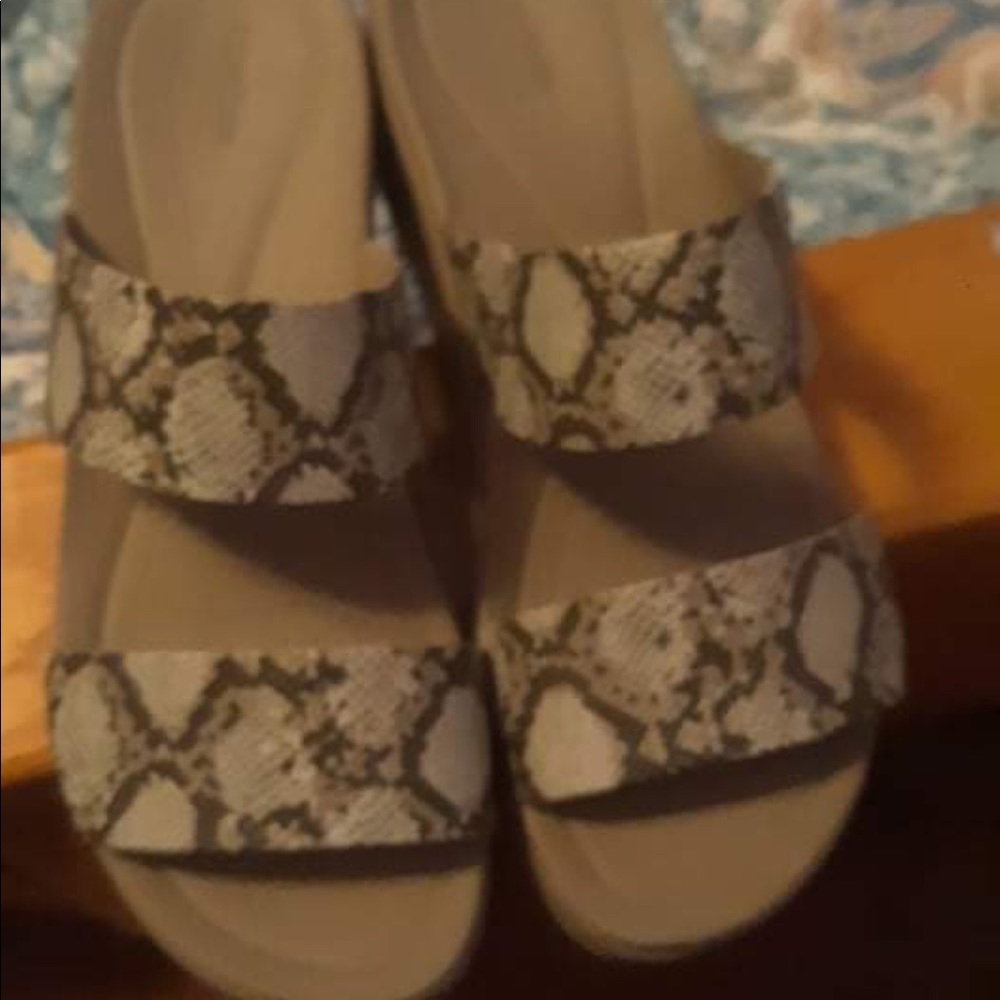 Woman’s shoes
